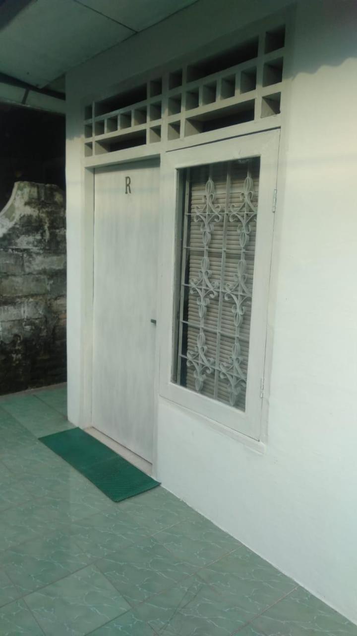 Gasthaus Kos Omah Yanto 19 Jakarta Exterior foto
