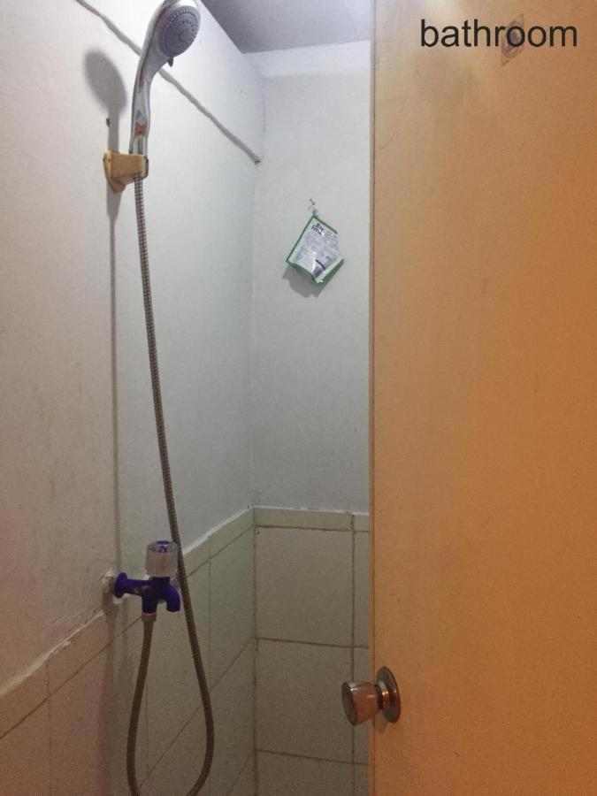 Gasthaus Kos Omah Yanto 19 Jakarta Exterior foto